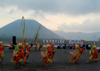 Eksotika Bromo 2025 Ruwat Rawat Segoro di Gunung