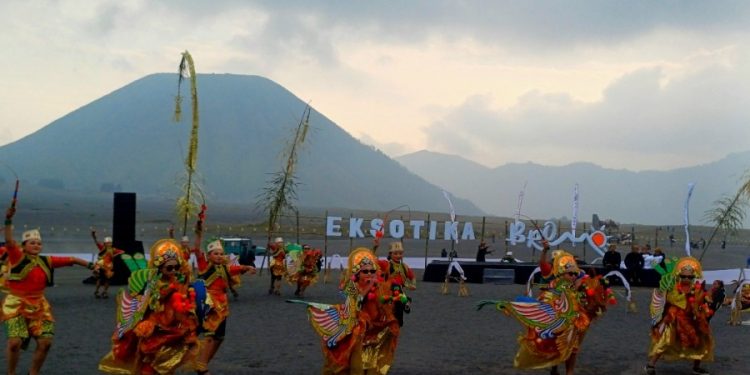 Eksotika Bromo 2025 Ruwat Rawat Segoro di Gunung