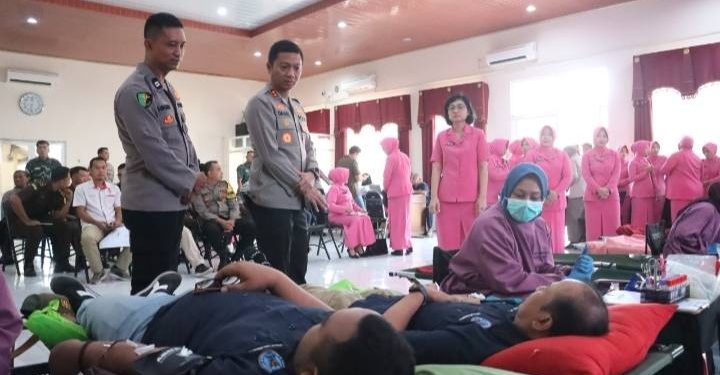Peringatan Hari Bhayangkara ke-79, Polres Mojokerto Kota Selenggarakan Donor Darah dan Baksos
