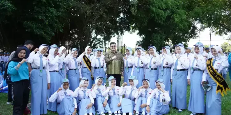 Selamatkan 6000 Anak Tidak Sekolah di Kabupaten Kediri oleh Mas Dhito