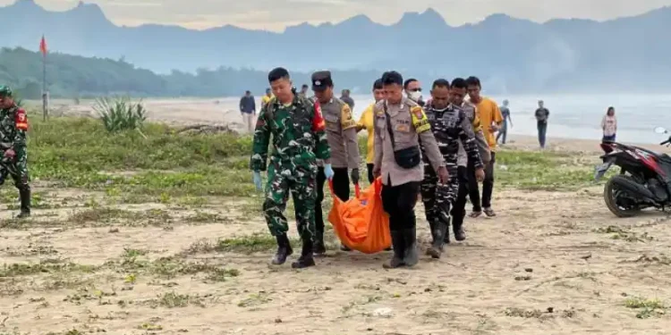Jasad Lansia Ditemukan Tanpa Busana di Pantai Teleng Ria Pacitan