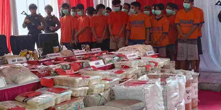 Polda Jatim Musnahkan 64 Kg Sabu dan Jutaan Obat Terlarang dari Berbagai Kasus