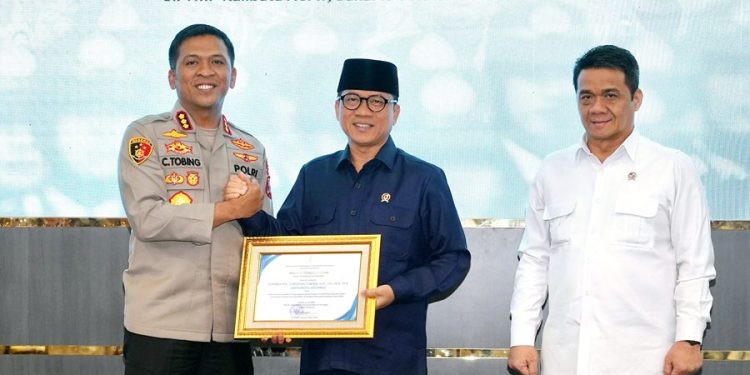 Bongkar Suap Perangkat Desa, Polresta Sidoarjo Terima Penghargaan Kementerian Desa