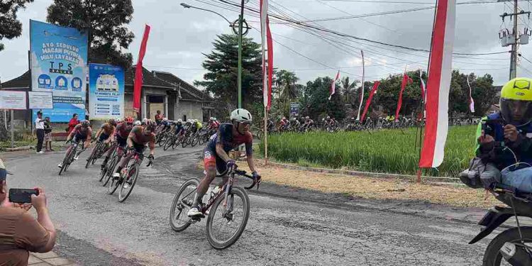 Tour de Banyuwangi Ijen Menarik Pebalap Internasional Nicolo Pettiti Merasa Seperti Tour de France