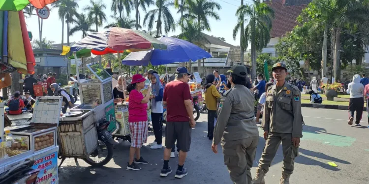 PKL Berani Masuk Area Terlarang Jualan di CFD Malang