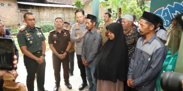 Santunan Diberikan kepada Keluarga Korban Kecelakaan di Plaosan Magetan