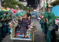 Delegasi Naik Becak Menelusuri Jalan Dhoho Kota Kediri Disambut Keramahan Warga
