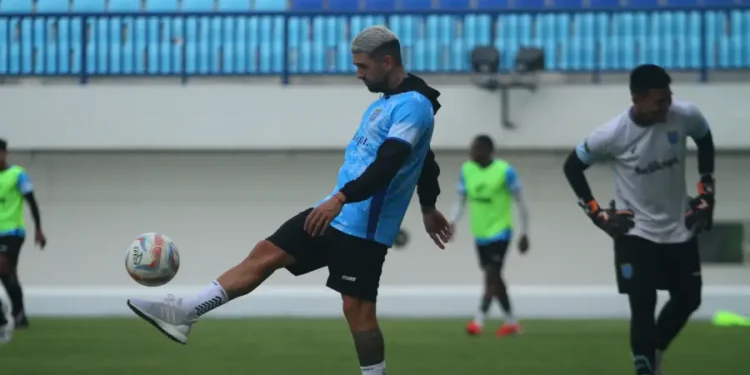 Jonathan Bustos dan Rabbani Tasnim Telah Bergabung Dalam Latihan Persela