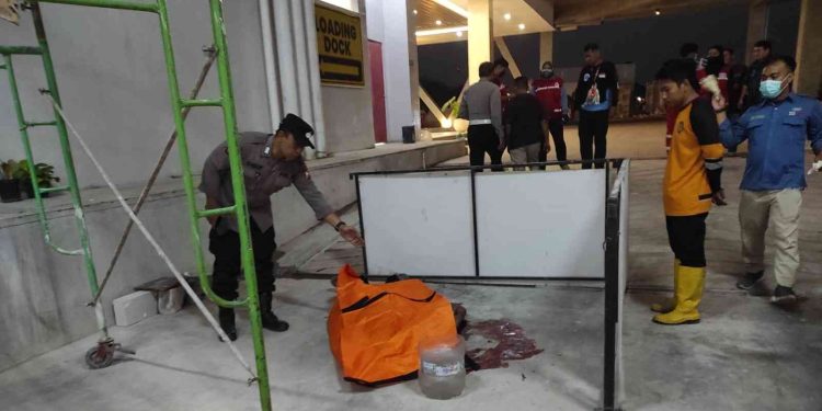 Pekerja di Mojokerto Meninggal Jatuh dari Atap Loading Dock Gedung