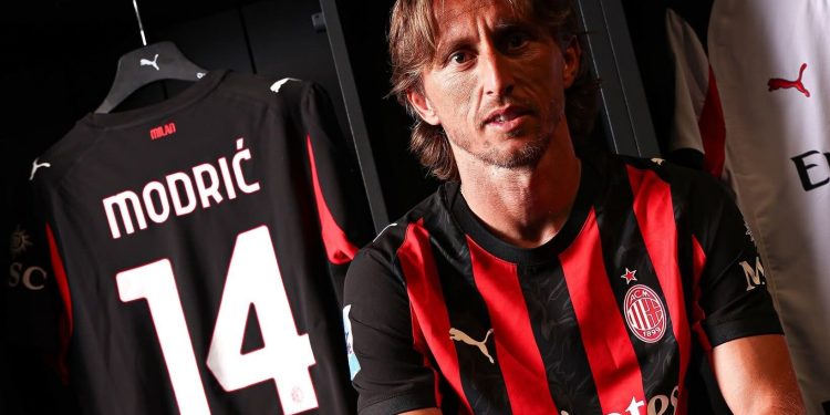 Luka Modric Bergabung AC Milan Kembali Nostalgia dengan Nomor 14