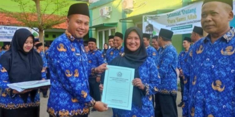 Apresiasi Kemenag Pamekasan untuk 3 Pegawai Teladan Berintegritas