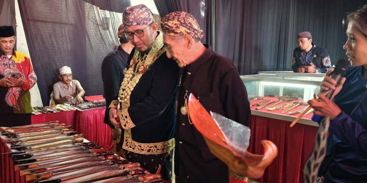 Jamasan Pusaka Keraton Sumenep Keris sebagai Identitas Budaya Indonesia