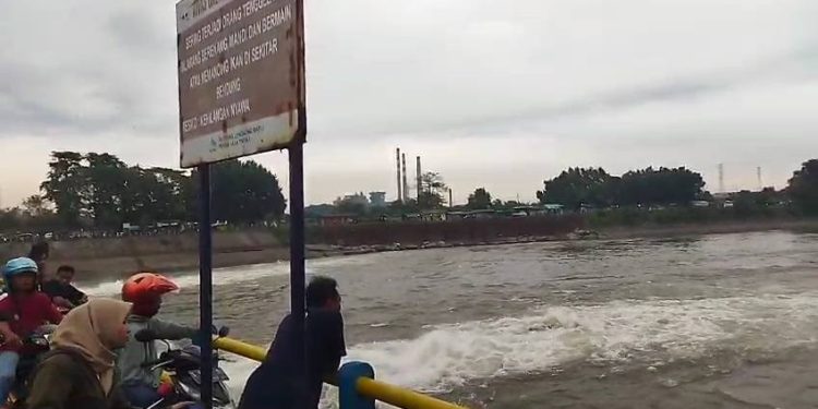 Pria Terjun ke Sungai Brantas Rolak Songo Mojokerto, Identitas Belum Diketahui