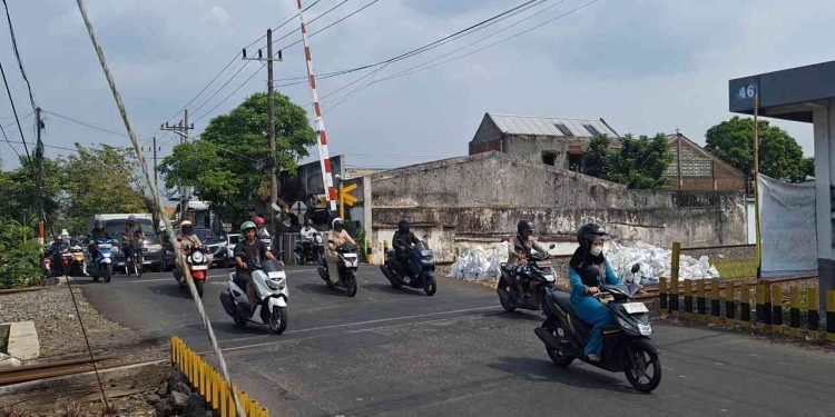 Perlintasan Kereta di Mojokerto Ditutup Sementara Tiga Malam Karena Hal Ini