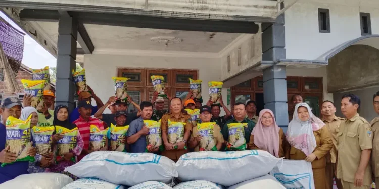 Respon Cepat Ringankan Beban Petani Kediri, Salurkan Ribuan Kilogram Benih Jagung dan Padi