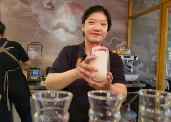 Kreasi Minuman Sangsaka Menyegarkan ala Barista Sambut Kemerdekaan di Surabaya