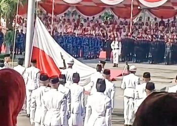 Upacara HUT ke-80 RI di Balai Kota Surabaya Terjadi Insiden Bendera Terbalik