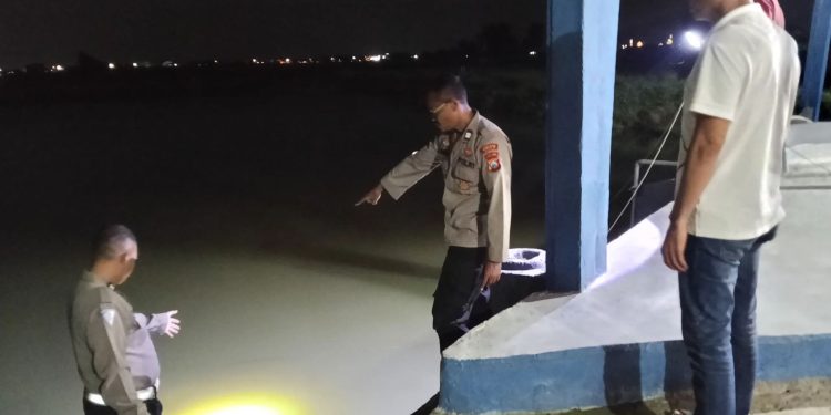 Balita Tewas Tenggelam Saat Diajak Mancing di Tambak Gresik