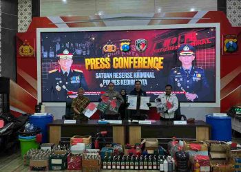 Amankan Produsen Miras Palsu dan Pelaku Pengeroyokan di Kota Kediri