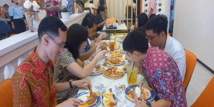 Ayam Goreng Utuh Krispi Terjangkau Kini Tersedia di Sidoarjo