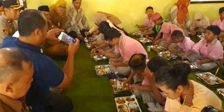 3.000 Siswa SD dan SMP di Blitar Dapat Makan Bergizi Gratis