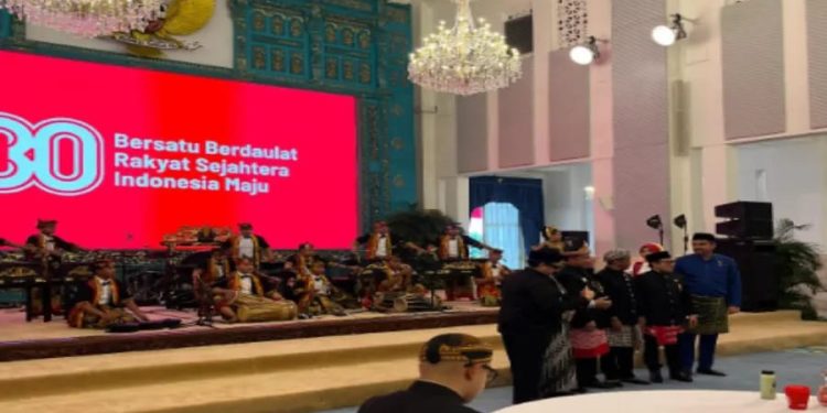 Musik Tradisional Banyuwangi Menghibur Tamu Istana Negara pada HUT ke-80 RI