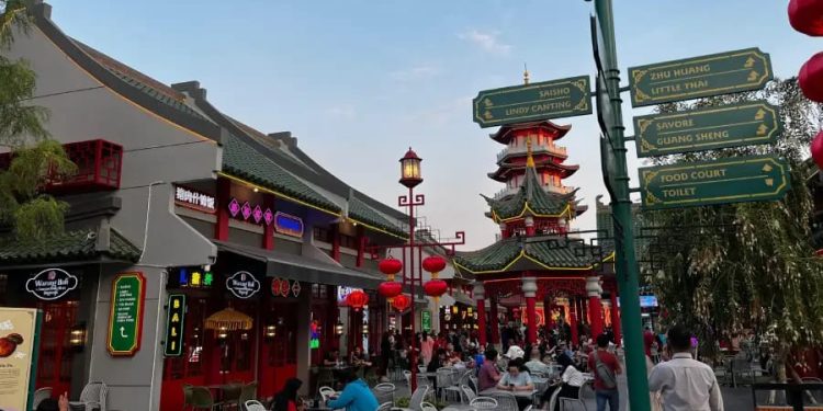 Destinasi Oriental Baru di Surabaya: Wisata Ikonik Park Shanghai dalam Paket City Tour