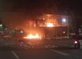 Pos Polisi Taman Bungkul Terbakar, Surabaya Dalam Keadaan Mencekam dan Lumpuh