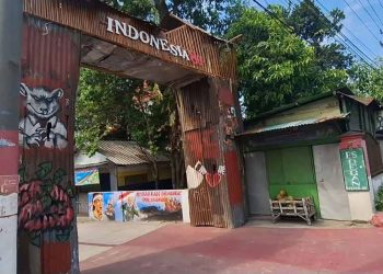 Warga Kedungmaling Mojokerto Bangun Gapura dari Seng Bekas dengan Pesan Antikorupsi