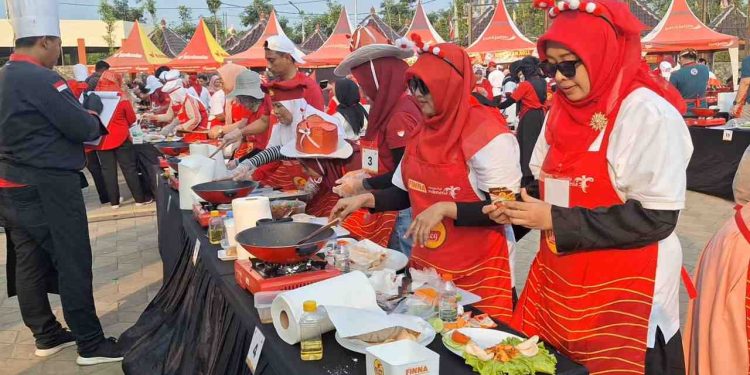 Festival Mojo 2025 Meriah, 50 Tim Berkompetisi dalam Kreasi Masakan Ayam Instan