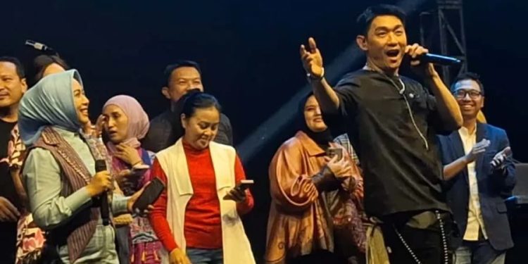 Festival Mojo 2025 Sukses Meriahkan Mojokerto, Konser Ivan Seventeen Jadi Puncak Acara