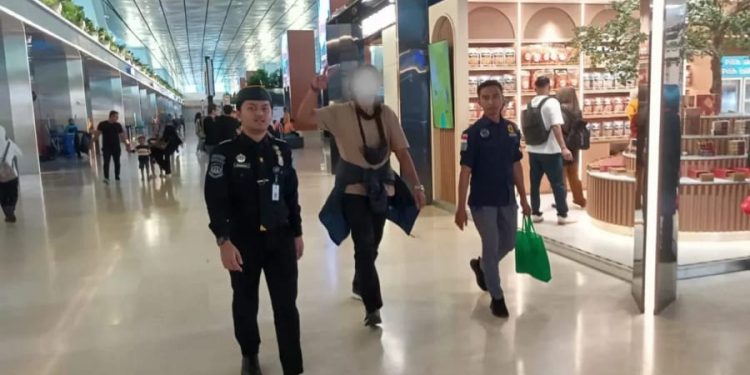 Imigrasi Kediri Deportasi WNA Pakistan Karena Langgar Izin Tinggal