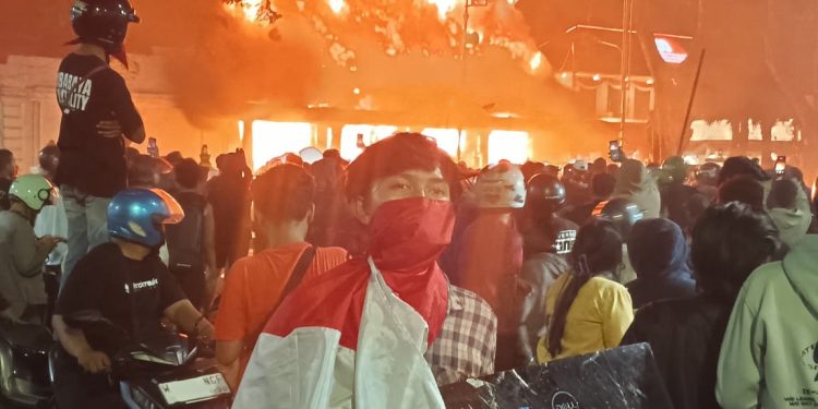 Grahadi Terbakar, Situasi Surabaya Kembali Mencekam