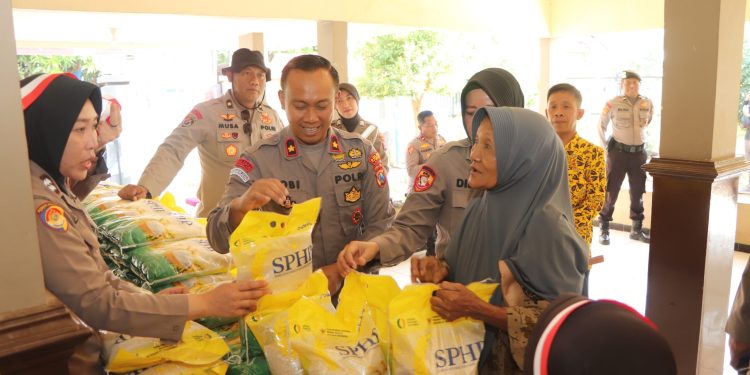 Pasar Murah Polres Tuban Press Harga Beras di Pasaran