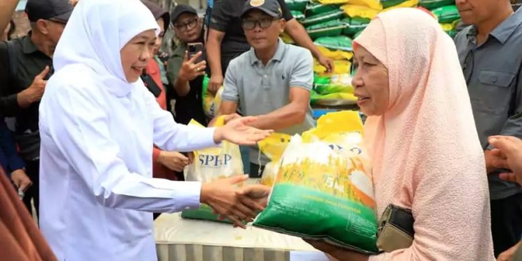 Kendalikan Inflasi dan Perkuat Ketahanan Pangan melalui Pasar Murah Khofifah