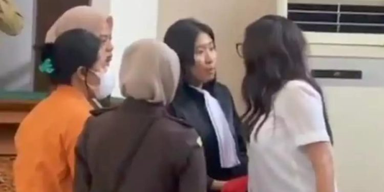 Tegang! Nikita Mirzani Berdebat dengan Jaksa di Ruang Sidang, Simak Alasannya
