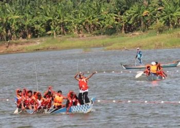 Festival Dayung Perahu Tejoasri di Bengawan Mati Lamongan Selain Pacu Jalur