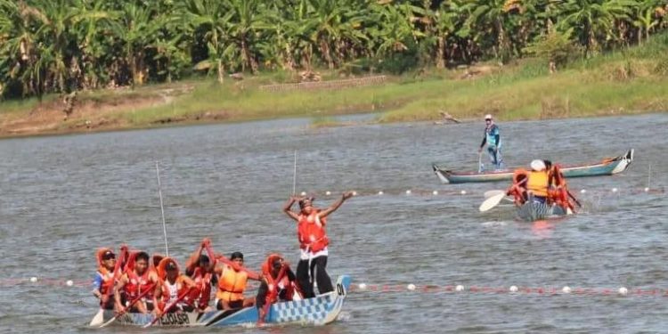 Festival Dayung Perahu Tejoasri di Bengawan Mati Lamongan Selain Pacu Jalur