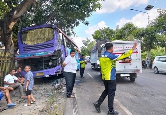Bus Tabrak Truk di Jalan Raya Bojonegoro Babat, Kondisi Penumpang Terkini