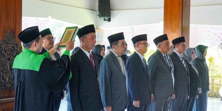 Wali Kota Mojokerto Lantik 11 ASN dan Tegaskan Jabatan sebagai Tanggung Jawab