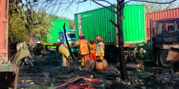 Pemadam Kebakaran Sukses Padamkan Api di RTK Kalimas dalam 30 Menit