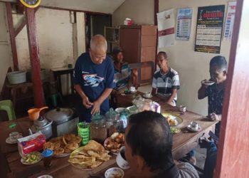 Kedai Kopi Legendaris Mbah Noning Caruban Madiun, Menyajikan Rasa Tradisi