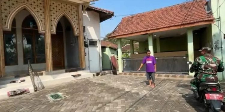 Tiga Motor Jemaah Hilang Dicuri Kawanan Bersenjata Saat Sholat Subuh di Mojokerto