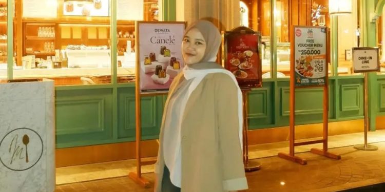 Gen Z Dengan Profesi Unik Dapatkan Cuan Ternyata Menemani Orang Berjalan-Jalan