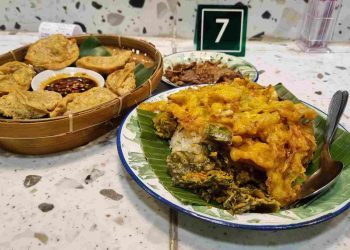 Viral Nasi Daun Jeruk dan Sambal Ijo Incaran Pecinta Kuliner Surabaya