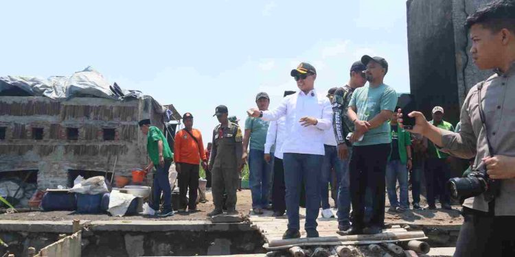 Spirit Keagamaan dan Kebersihan di World Clean Up Day Mojokerto Bupati Ingatkan Iman