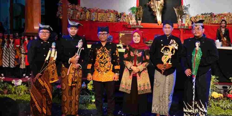 Pelestarian Budaya Melalui Kolaborasi Wayang Krucil dan Wayang Tengul oleh Wabup Dewi Mariya Ulfa