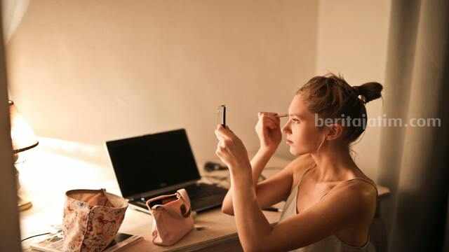 Hasil Make Up Gagal Total Ini 5 Kesalahan Kecil yang Sering Diabaikan