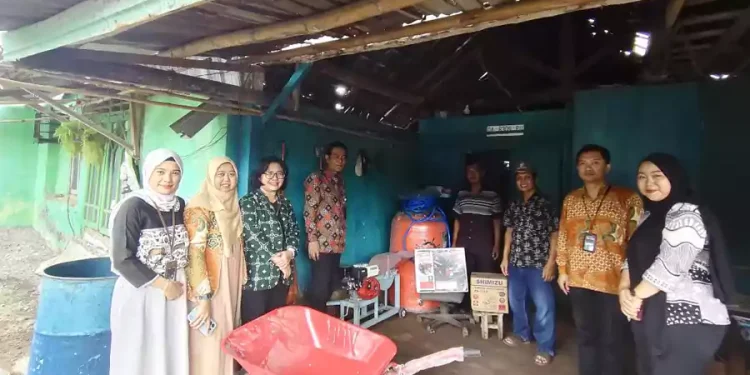 Pemberdayaan Ekonomi Desa Melalui Kandang Kambing Modern di Jatirejo Mojokerto