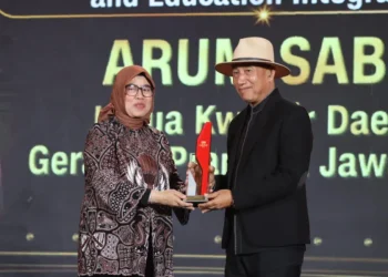 Ketua Kwarda Pramuka Jatim Raih Penghargaan CNN Indonesia 2025
